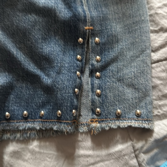 NWT Citizens of Humanity Liya side slit studded fade out raw edge shorts. - Picture 4 of 4